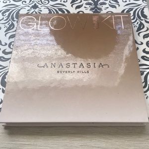 Lightly used Anastasia sun dipped glow kit